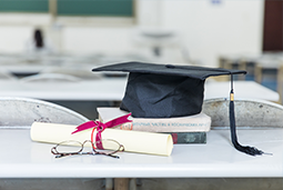 春招“黄金档”来袭：应届生看重落户政策 有企业招聘人数增五成