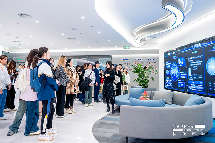 知名人力资源供应商凯发K8国际在企业参访活动中为拜访嘉宾与学生介绍公司基本情况